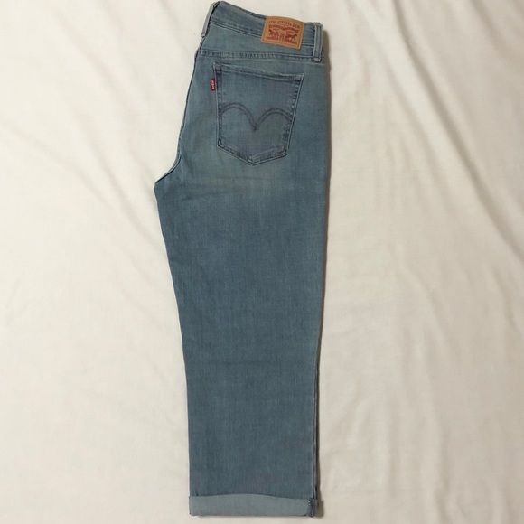 Levi’s Women’s Light Wash Stretch Capri Jeans - 29 - Picture 10 of 16